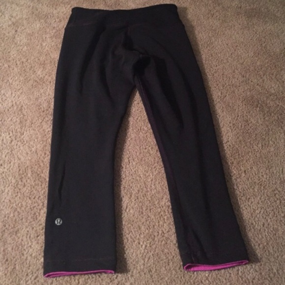 Lululemon reversible leggings, size 6. - Picture 3 of 4
